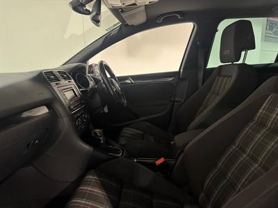 2011 Volkswagen Golf - Thumbnail