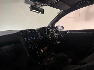 2011 Volkswagen Golf - Thumbnail