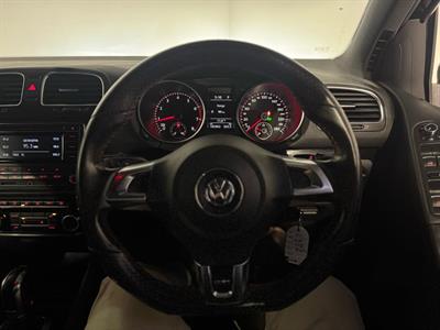 2011 Volkswagen Golf - Thumbnail