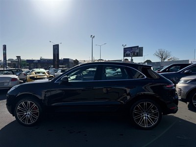 2015 Porsche Macan - Thumbnail