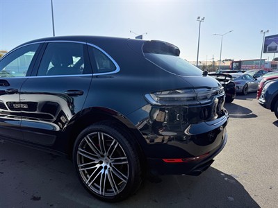 2015 Porsche Macan - Thumbnail