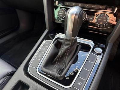 2017 Volkswagen Passat - Thumbnail