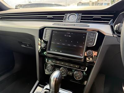 2017 Volkswagen Passat - Thumbnail