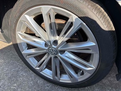 2017 Volkswagen Passat - Thumbnail