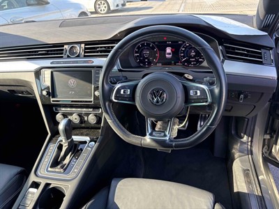 2017 Volkswagen Passat - Thumbnail
