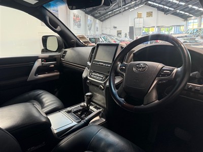 2018 Toyota Land Cruiser - Thumbnail