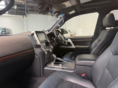 2018 Toyota Land Cruiser - Thumbnail