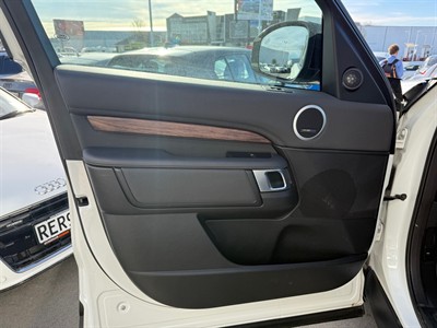 2019 Land Rover Discovery - Thumbnail