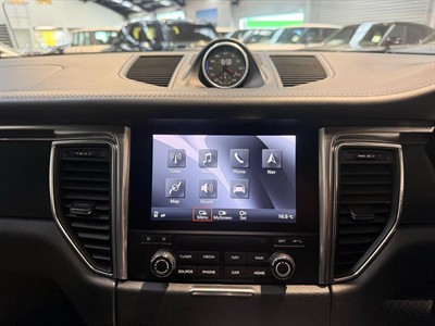 2016 Porsche Macan - Thumbnail