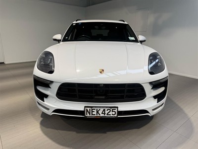2016 Porsche Macan - Thumbnail