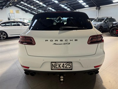 2016 Porsche Macan - Thumbnail