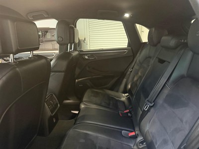 2016 Porsche Macan - Thumbnail