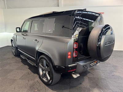 2024 Land Rover Defender - Thumbnail