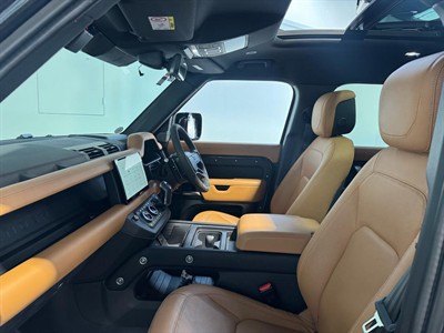2024 Land Rover Defender - Thumbnail