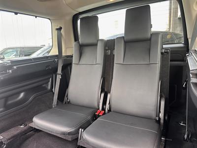 2016 Land Rover Discovery - Thumbnail