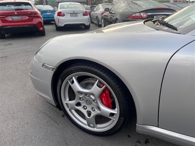 2005 Porsche 911 - Thumbnail