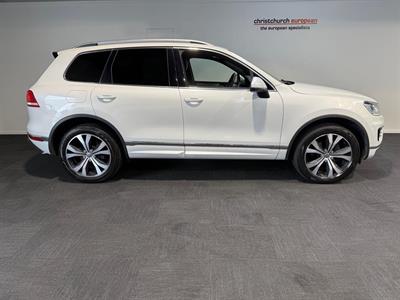 2016 Volkswagen Touareg - Thumbnail