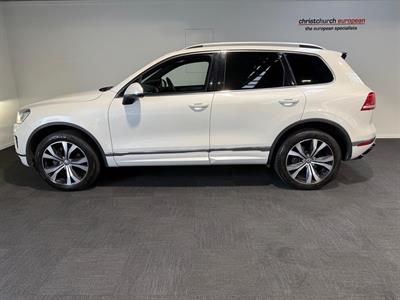 2016 Volkswagen Touareg - Thumbnail
