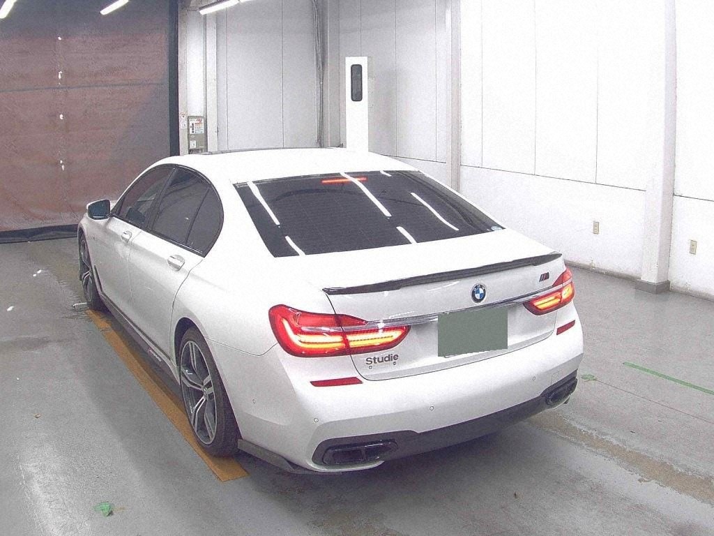 2016 BMW 740i