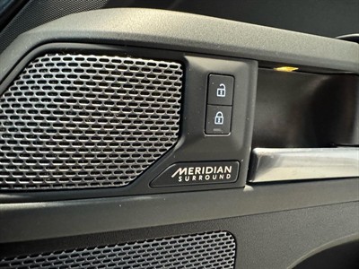 2023 Land Rover Defender - Thumbnail