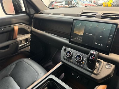 2023 Land Rover Defender - Thumbnail