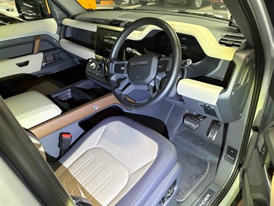 2021 Land Rover Defender - Thumbnail