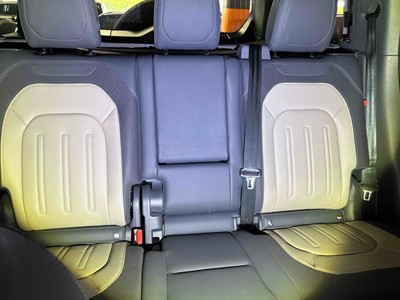 2021 Land Rover Defender - Thumbnail