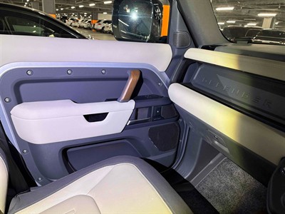 2021 Land Rover Defender - Thumbnail