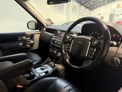 2016 Land Rover Discovery - Thumbnail
