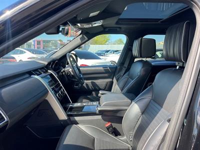 2017 Land Rover Discovery 5 - Thumbnail