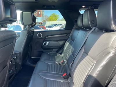 2017 Land Rover Discovery 5 - Thumbnail