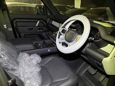 2024 Land Rover Defender - Thumbnail
