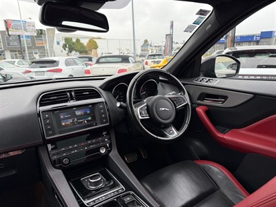 2016 Jaguar F-Pace - Thumbnail