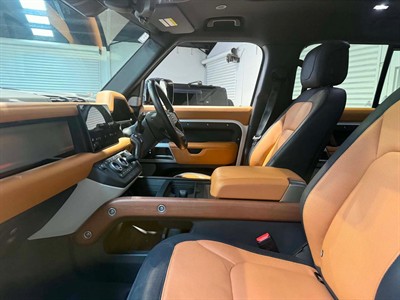 2024 Land Rover Defender - Thumbnail