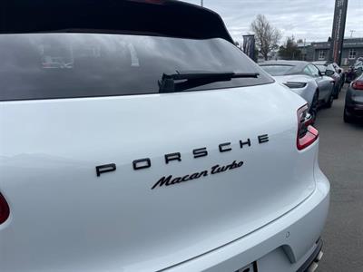 2015 Porsche Macan - Thumbnail