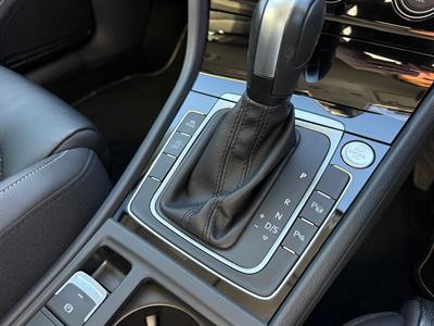 2020 Volkswagen Golf - Thumbnail