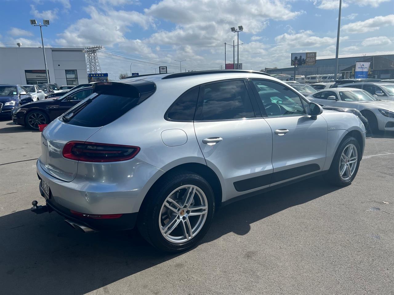 2015 Porsche Macan