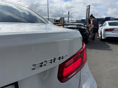 2016 BMW 330e - Thumbnail