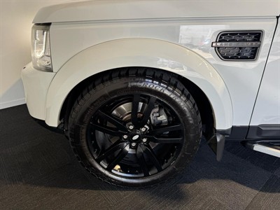 2014 Land Rover Discovery - Thumbnail