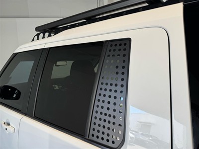 2014 Land Rover Discovery - Thumbnail