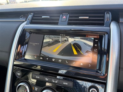 2017 Land Rover Discovery - Thumbnail