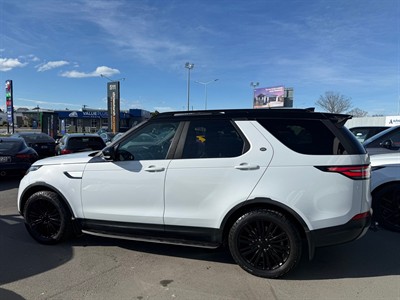 2017 Land Rover Discovery - Thumbnail