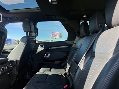 2017 Land Rover Discovery - Thumbnail