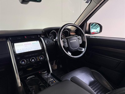 2017 Land Rover Discovery - Thumbnail