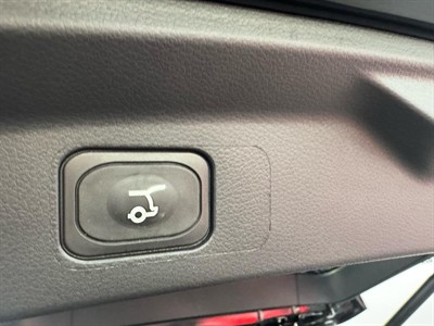 2024 Ford Everest - Thumbnail
