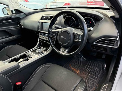 2016 Jaguar XE - Thumbnail