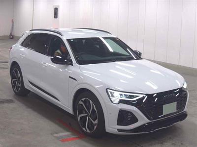2023 Audi Q8 - Thumbnail