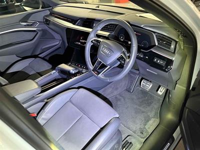 2023 Audi Q8 - Thumbnail