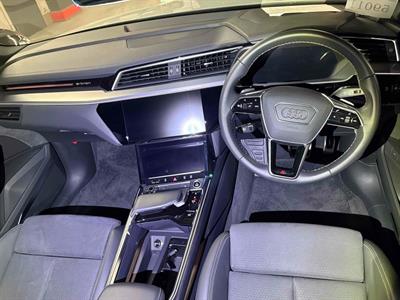 2023 Audi Q8 - Thumbnail