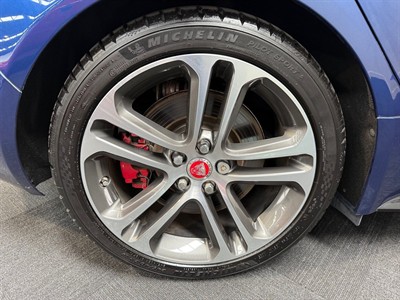 2016 Jaguar XE - Thumbnail